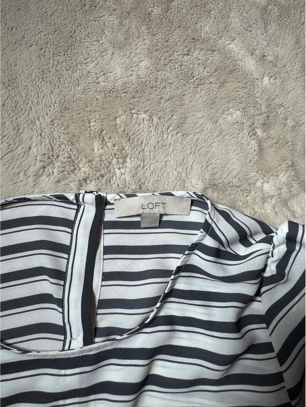LOFT Black and White Striped Short Sleeve‎ Blouse SZ Med - Picture 3 of 4